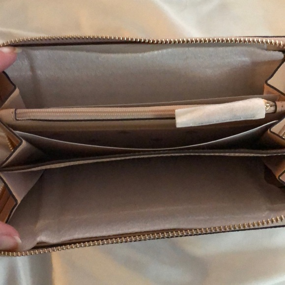 Kate Spade wallet - Picture 2 of 4